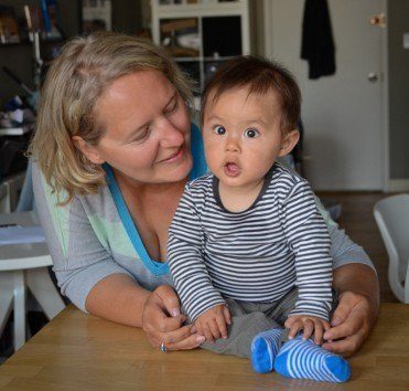 Maria Meyer-Feng from German Books in CityKinder Blog CityPortraits with her son